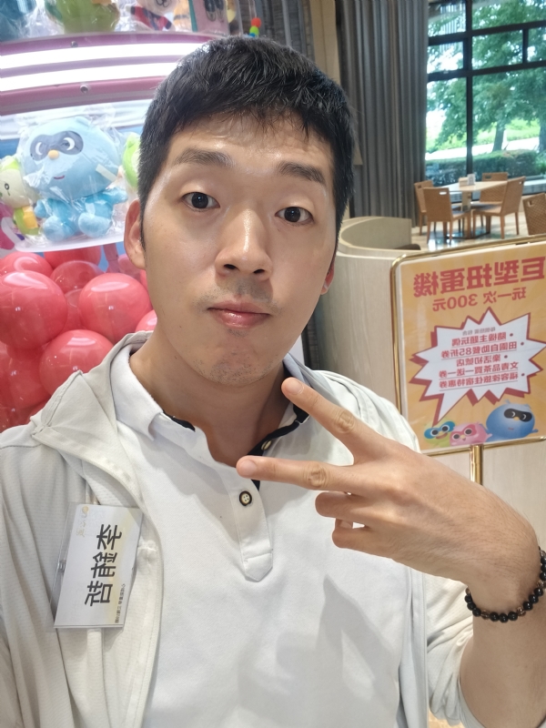 銪哲的第一张照片--台中市交友中心